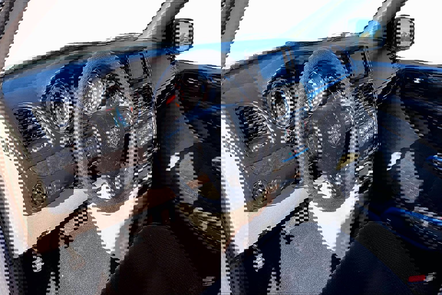 Used 2018 Dodge Grand Caravan SE w/ UConnect Hands-Free Group image 12