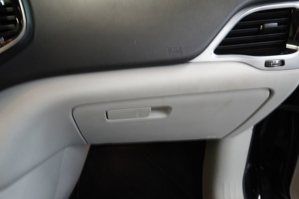 Used 2019 Jeep Cherokee Limited image 33