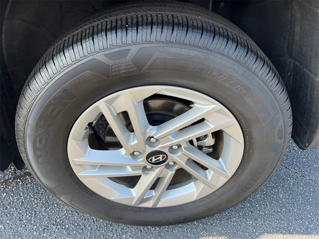 Used 2025 Hyundai Tucson SE image 19