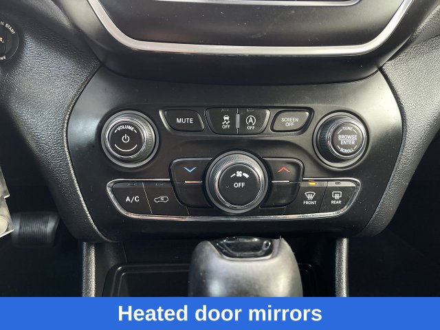 Used 2020 Jeep Cherokee Latitude w/ Cold Weather Group AWD/4WD image 17
