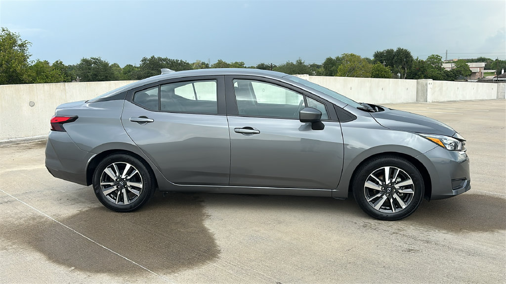 Used 2025 Nissan Versa SV FWD image 13