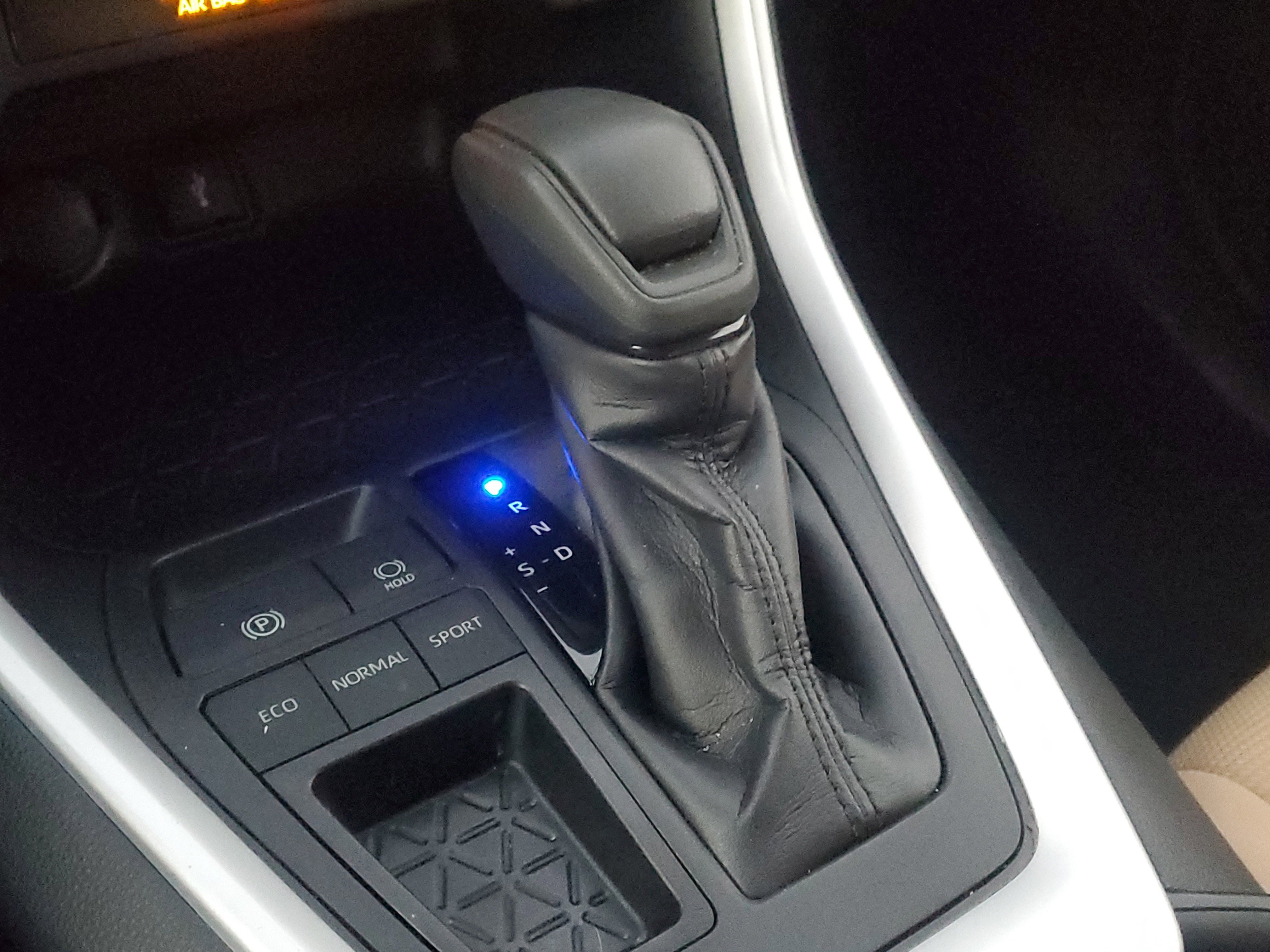 Used 2021 Toyota RAV4 LE image 29