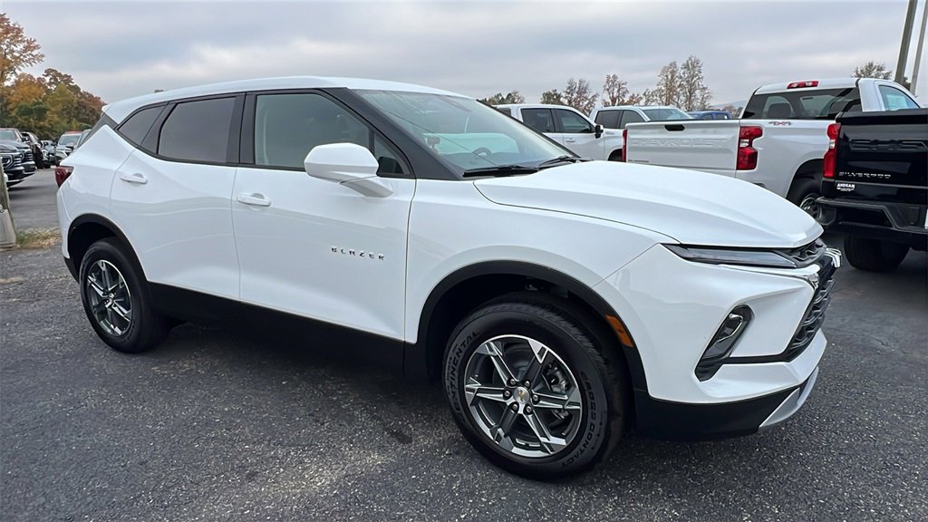 New 2026 Chevrolet Blazer LT image 3