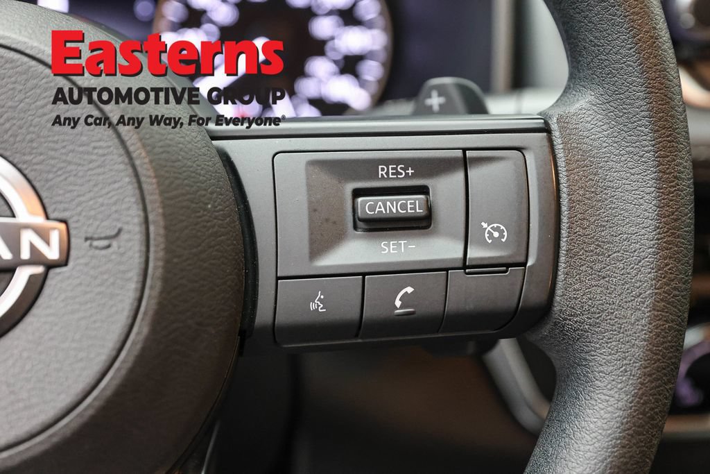 Used 2023 Nissan Rogue S AWD/4WD image 15