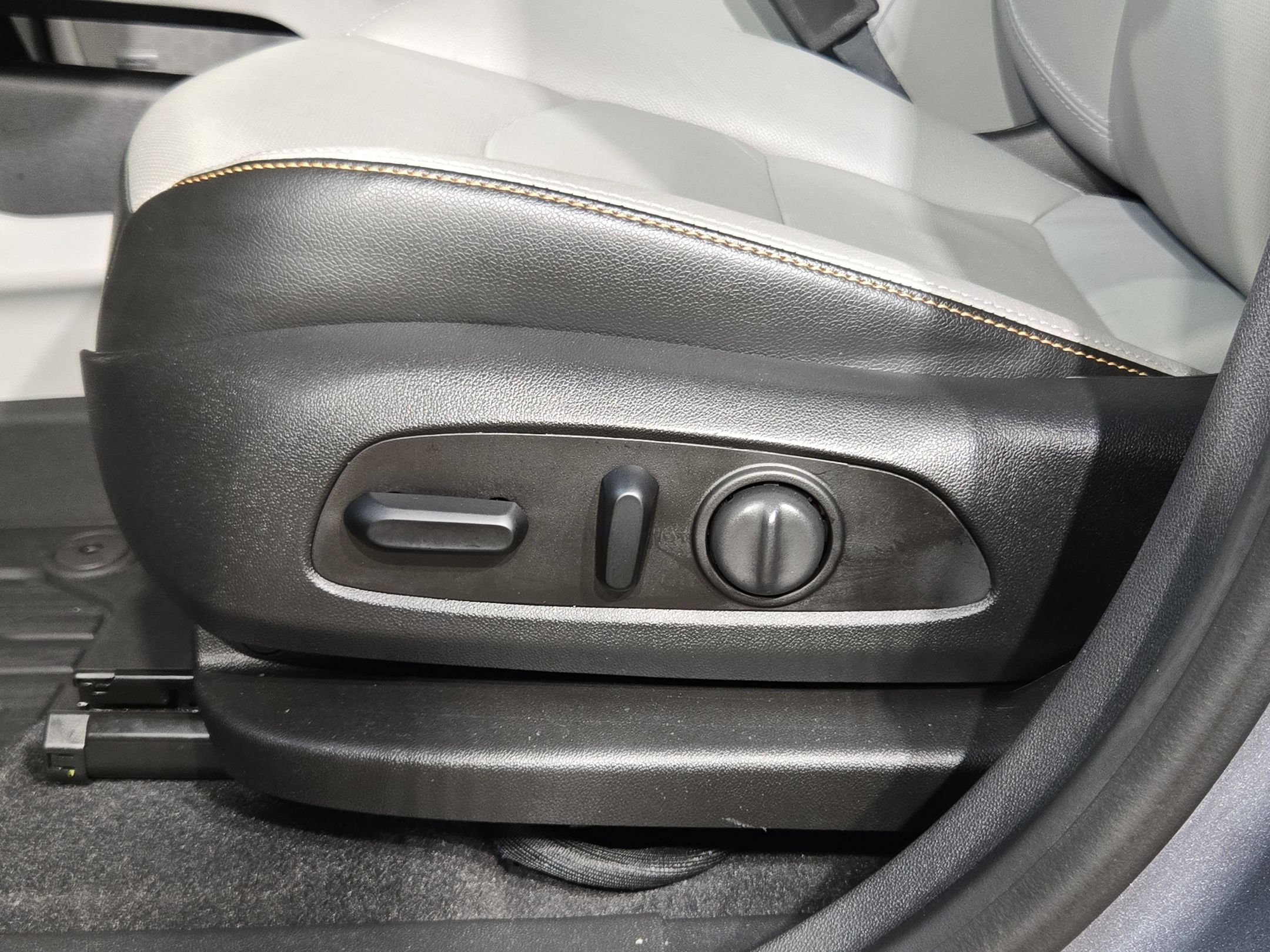 Used 2020 GMC Terrain SLT w/ Preferred Package FWD image 23