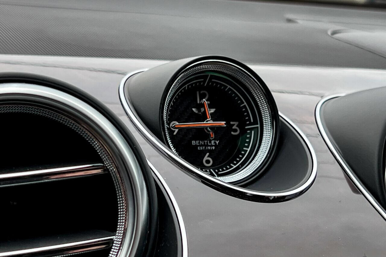 Used 2017 Bentley Bentayga image 33