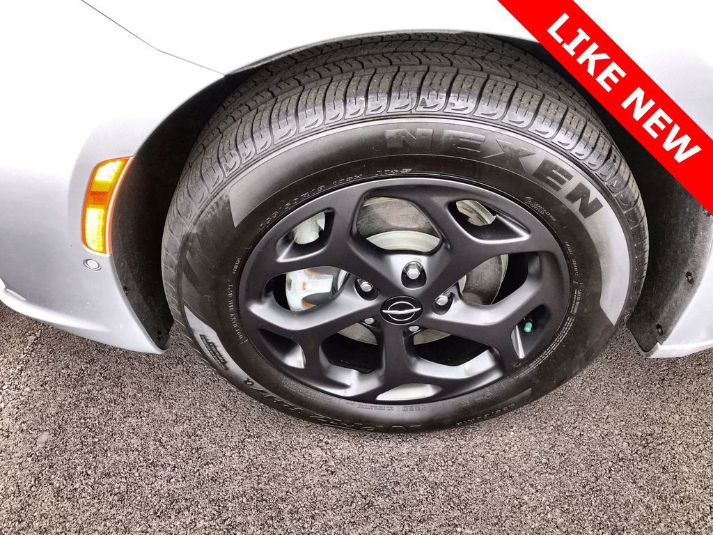 Used 2023 Chrysler Pacifica Limited w/ S Appearance Package image 10