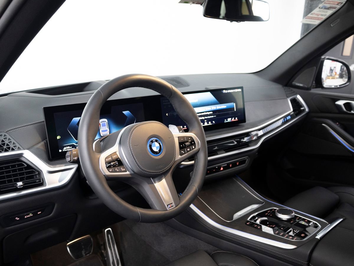 Used 2025 BMW X5 xDrive50e w/ M Sport Package image 4