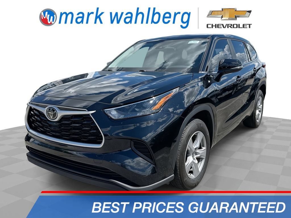 Used 2023 Toyota Highlander L FWD image 1