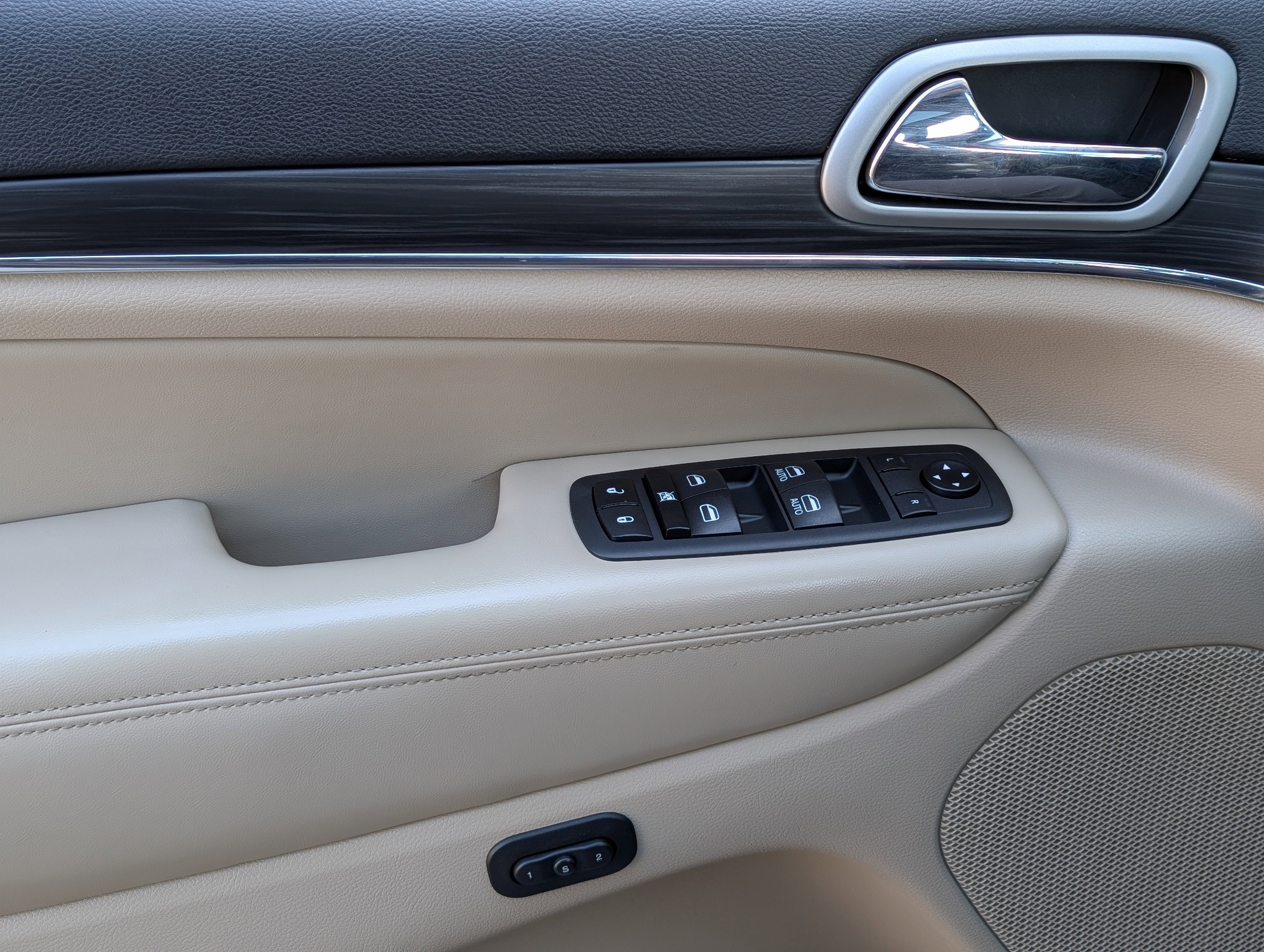 Used 2020 Jeep Grand Cherokee Limited image 17