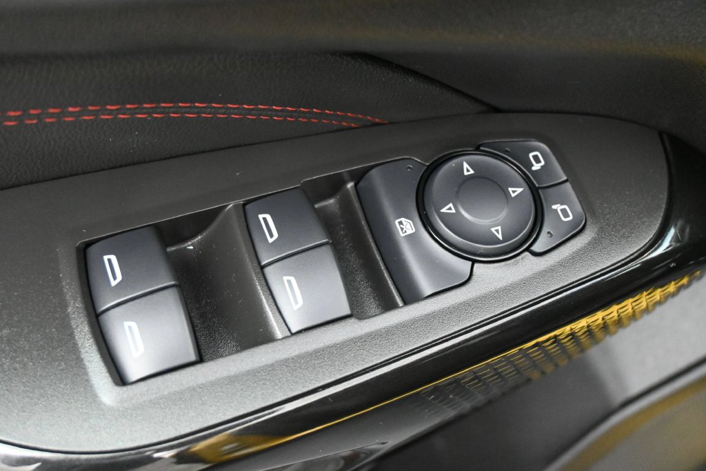 Used 2024 Chevrolet Trax RS FWD image 4