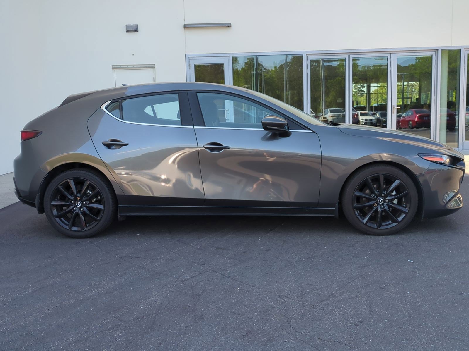 Used 2019 MAZDA MAZDA3 Hatchback w/ Premium Package FWD image 11