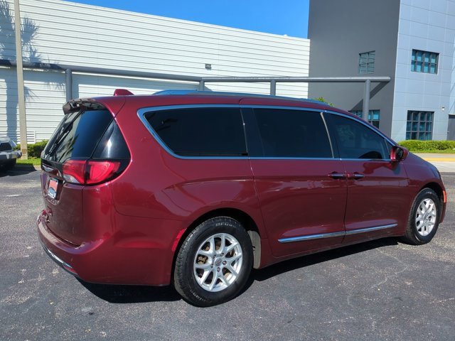 Used 2020 Chrysler Pacifica Touring-L image 5