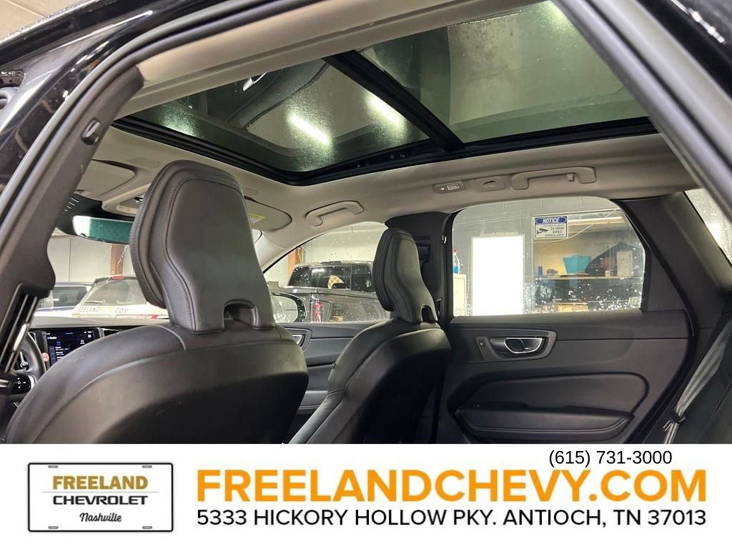 Used 2023 Volvo XC60 B5 Plus image 32