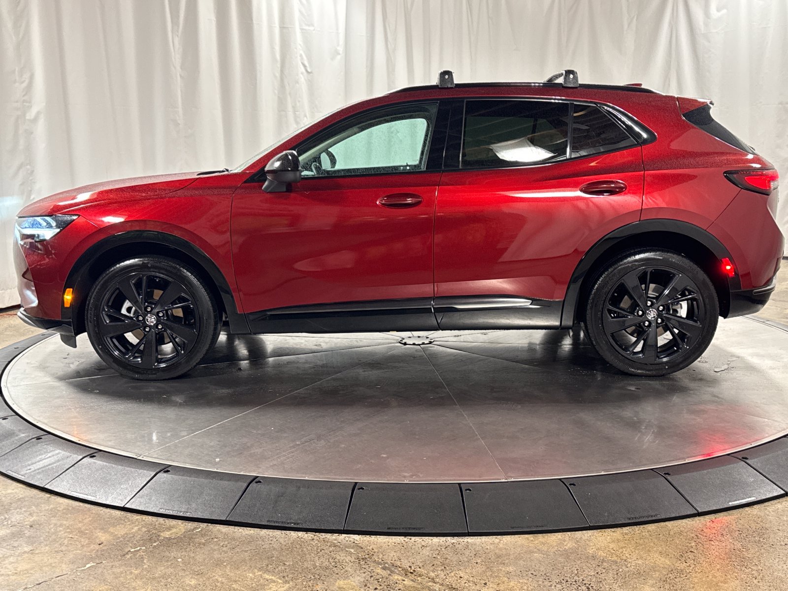 Used 2022 Buick Envision Essence w/ Sport Touring Package FWD image 8