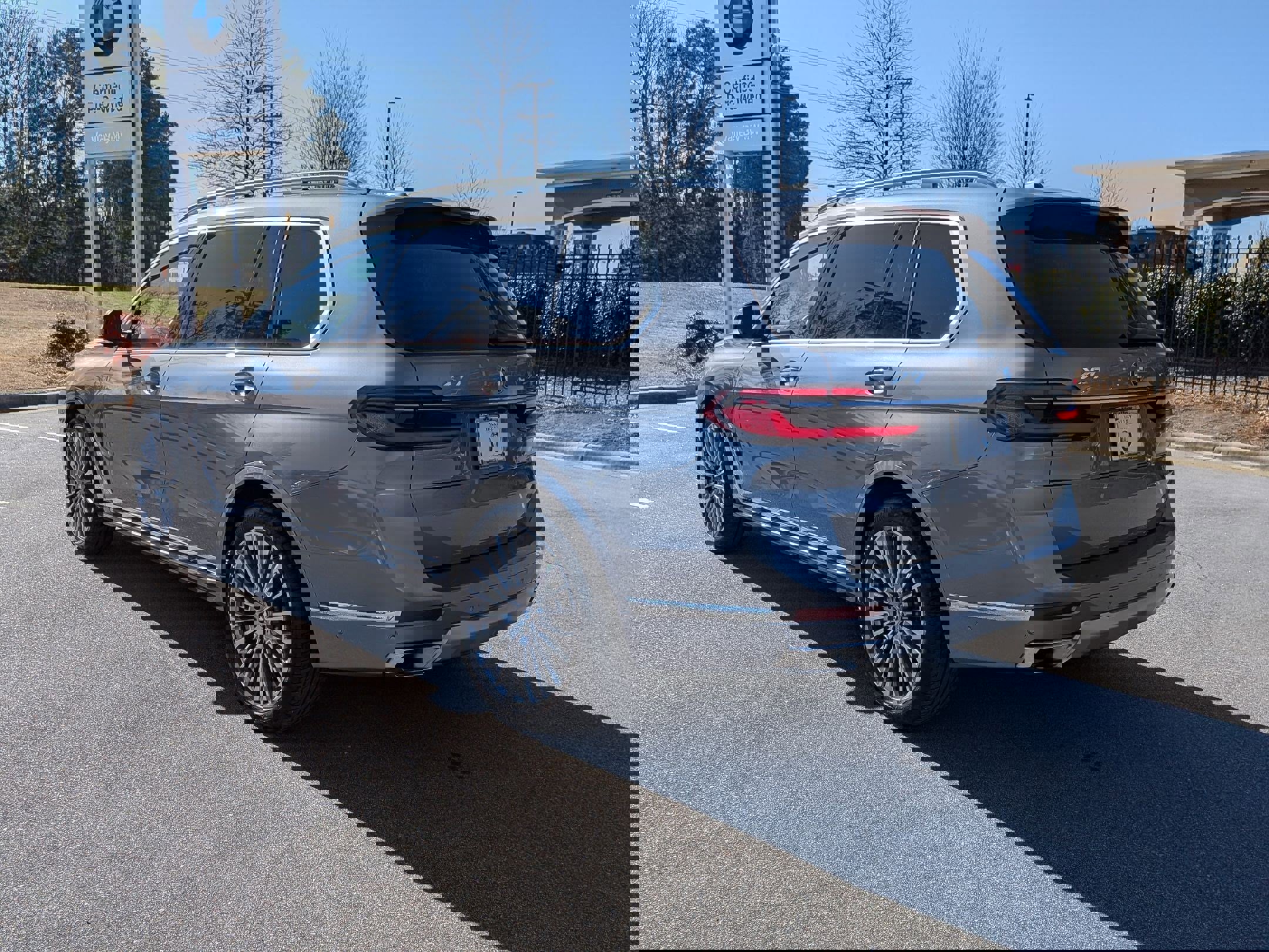 Used 2023 BMW X7 xDrive40i w/ Executive Package image 5