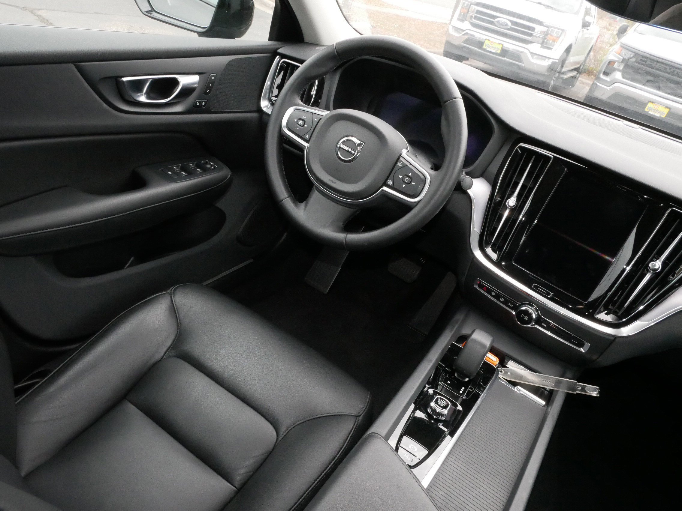 Used 2025 Volvo S60 B5 Core image 9