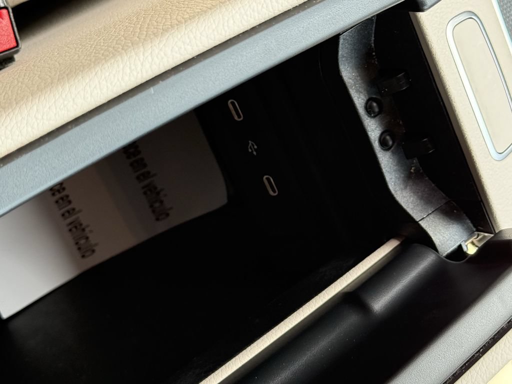 Certified 2025 Mercedes-Benz GLB 250 4MATIC image 33