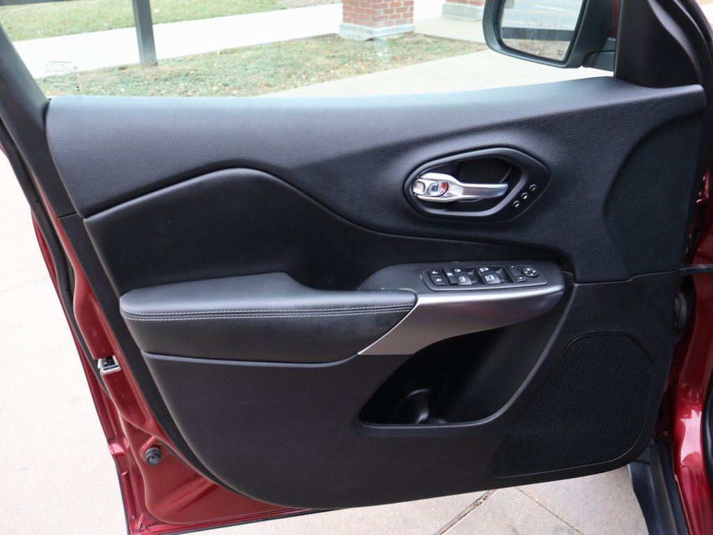 Used 2019 Jeep Cherokee Limited w/ Luxury Group image 26