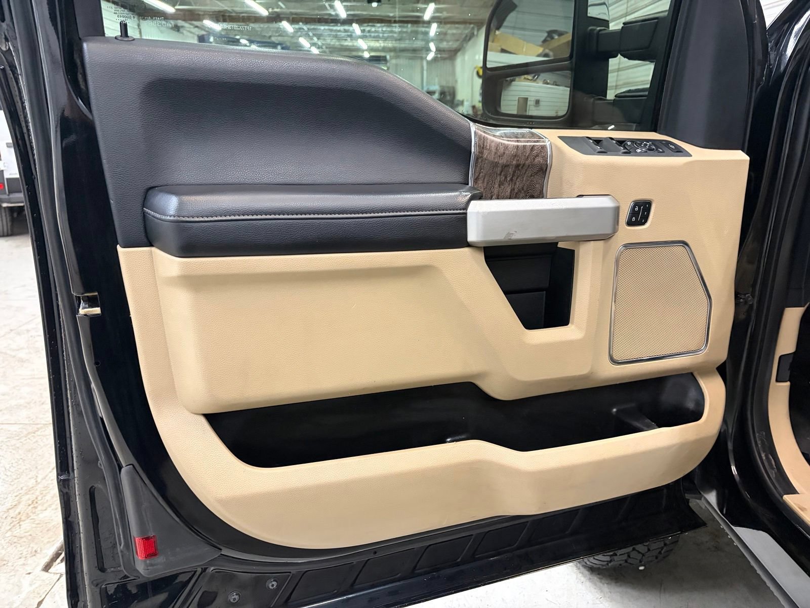 Used 2017 Ford F250 Lariat w/ Chrome Package AWD/4WD image 9