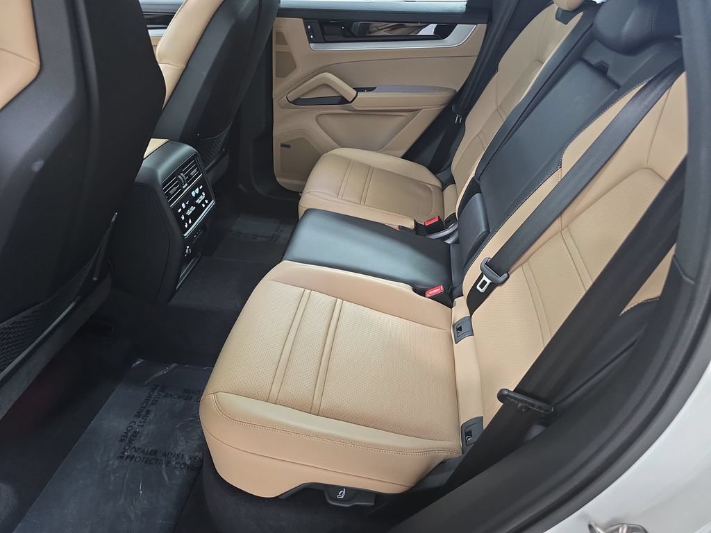 Certified 2024 Porsche Cayenne AWD/4WD image 24