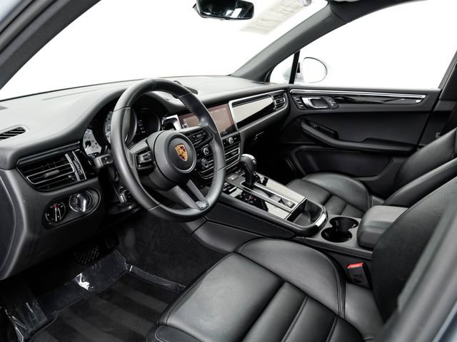 Certified 2022 Porsche Macan S AWD/4WD image 4