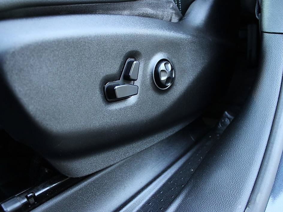 Used 2020 Chrysler Pacifica Touring-L Plus w/ Advanced Safetytec Group FWD image 10