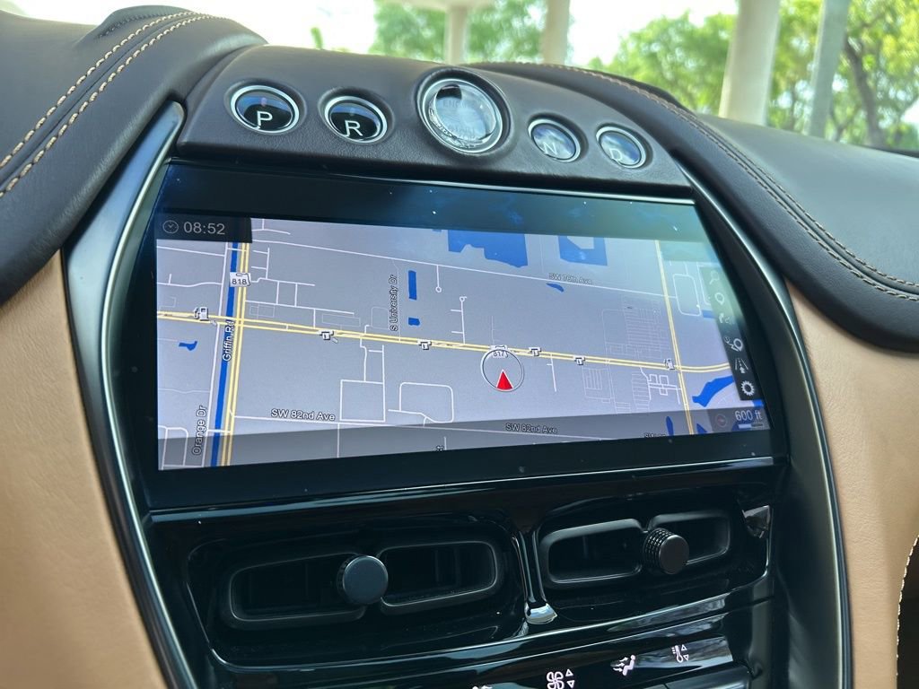 Used 2021 Aston Martin DBX image 11