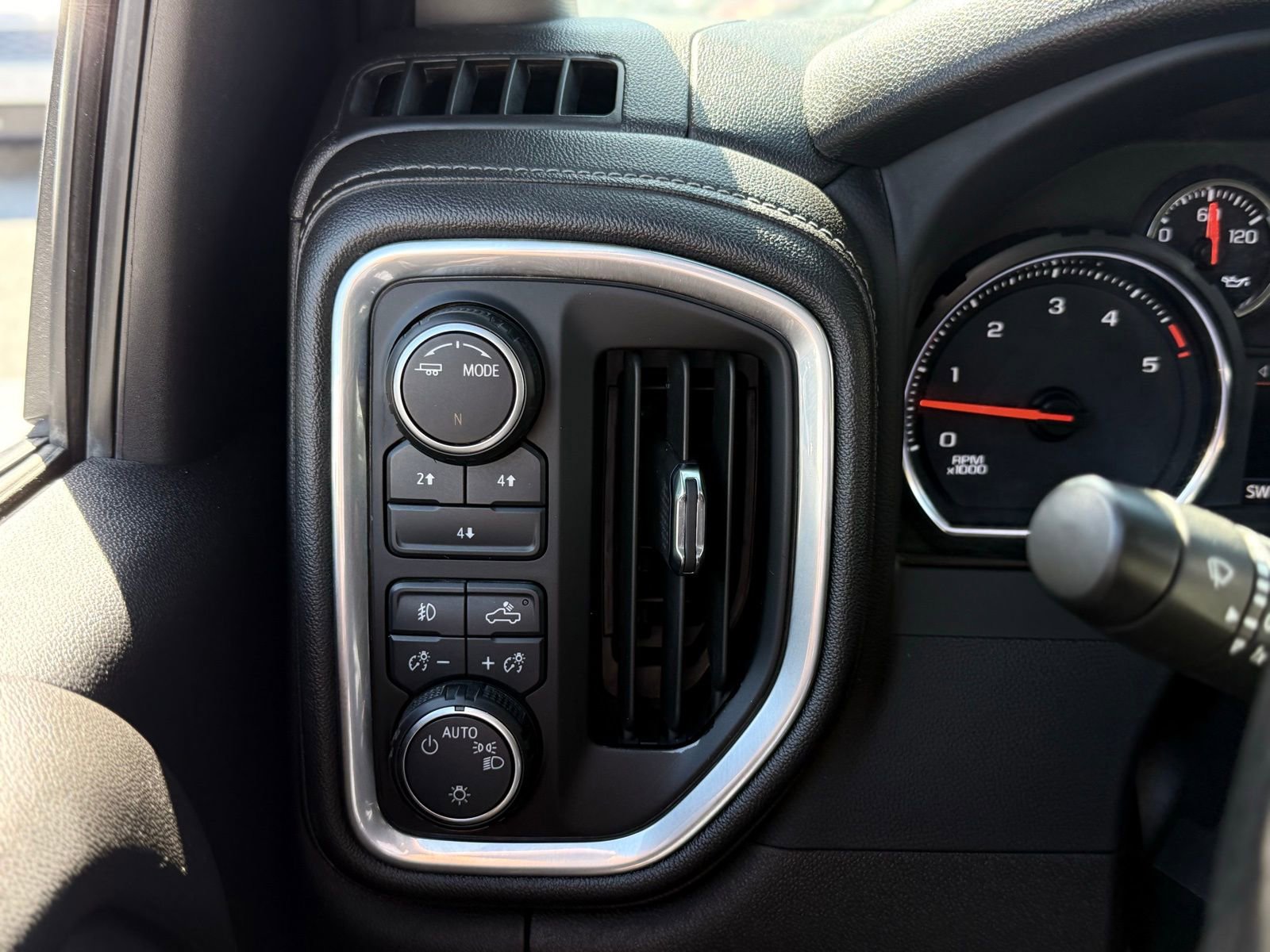 Used 2023 Chevrolet Silverado 2500 LT w/ Convenience Package image 36