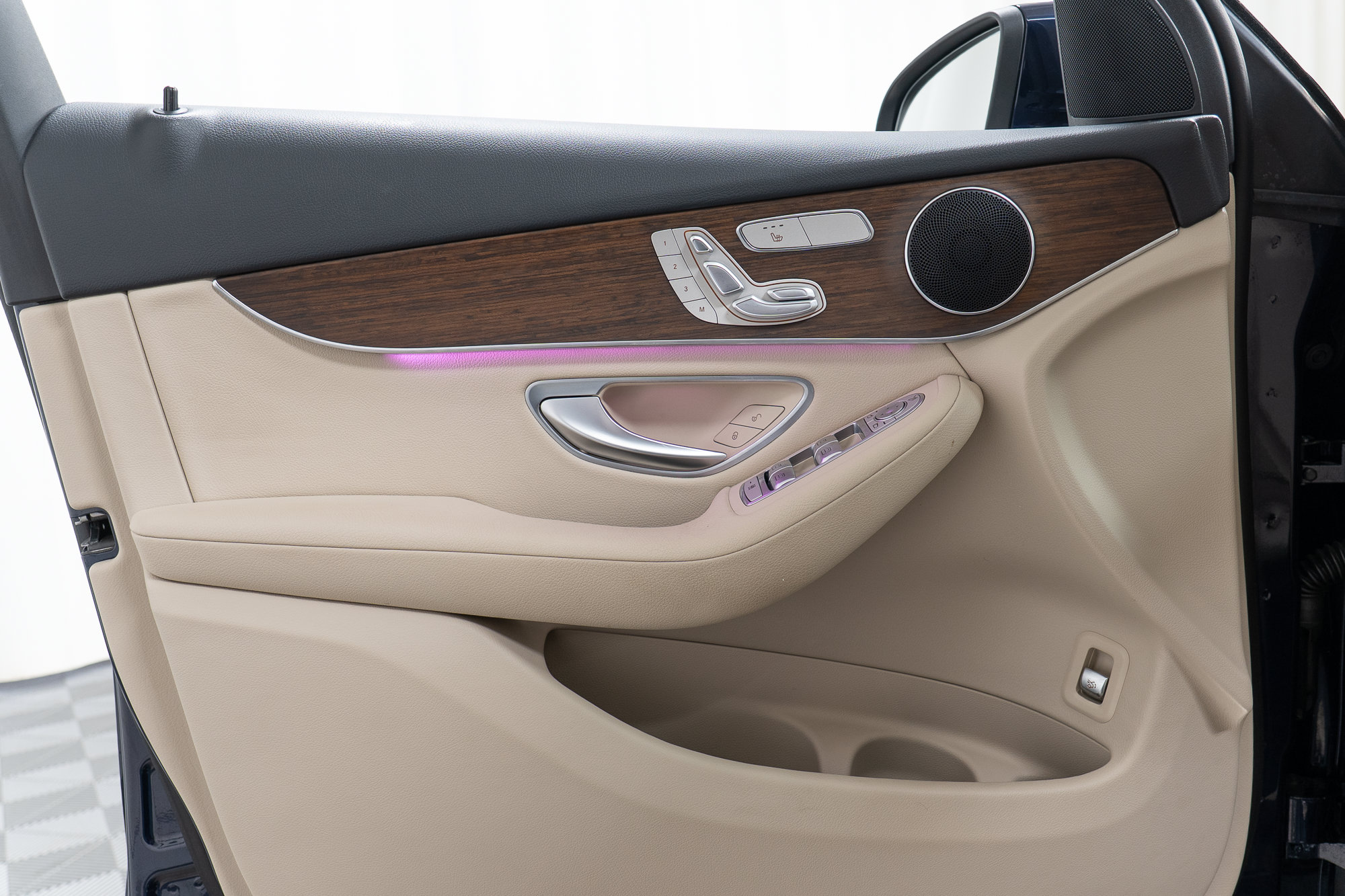 Certified 2022 Mercedes-Benz GLC 300 4MATIC w/ Premium Package Lite image 11
