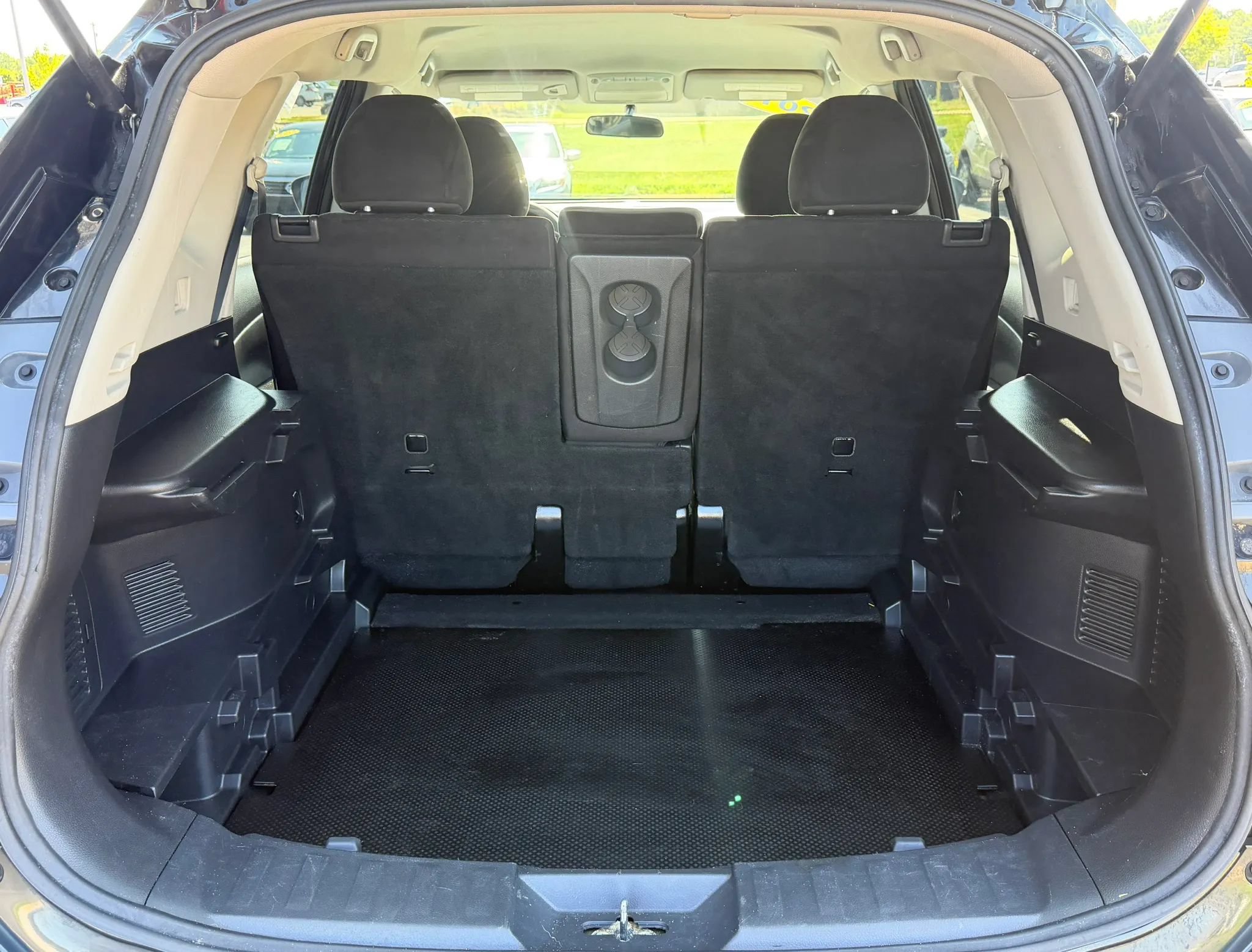 Used 2014 Nissan Rogue SV FWD image 25
