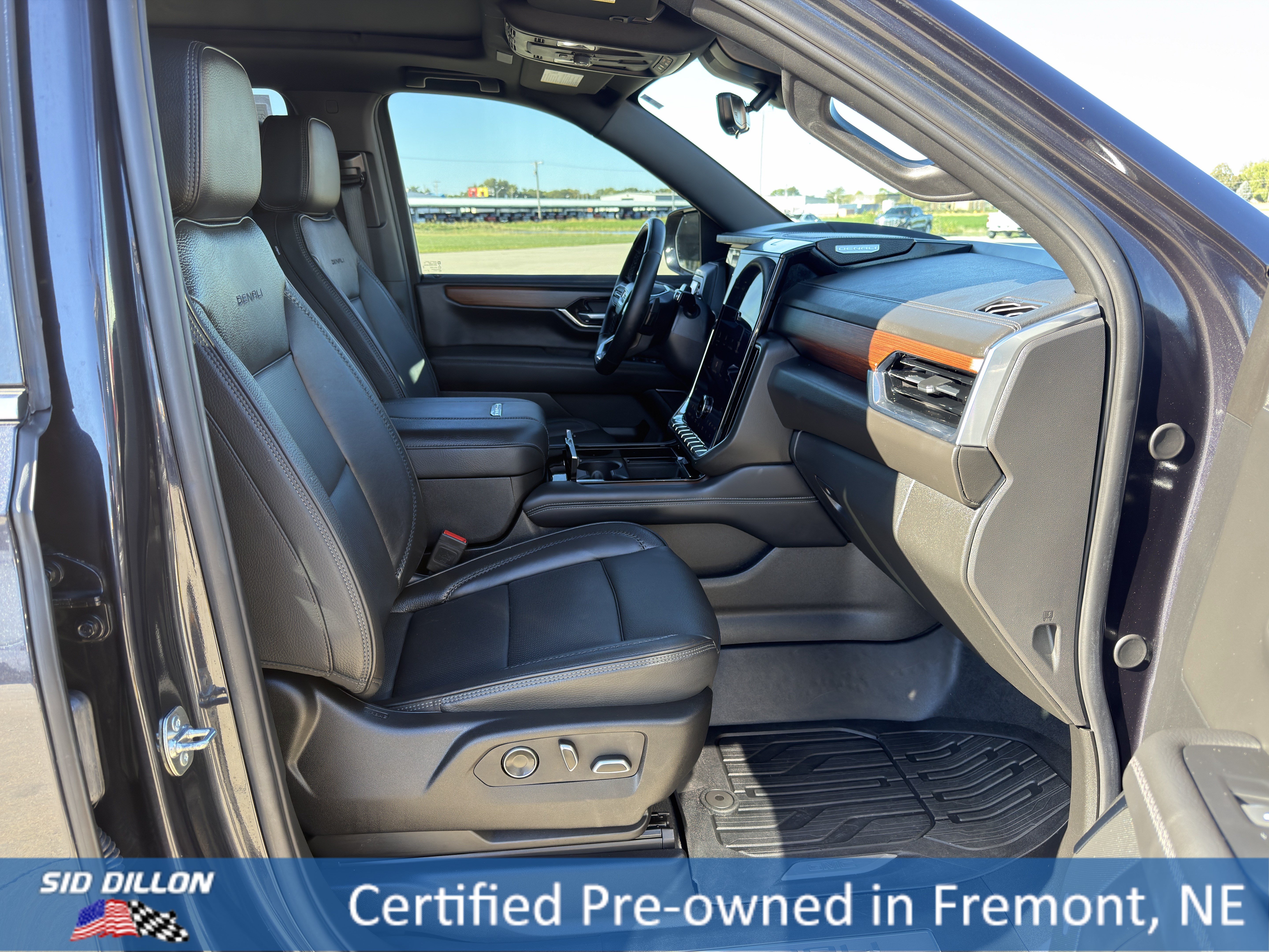 Certified 2025 GMC Yukon Denali w/ Denali Reserve Package AWD/4WD image 18