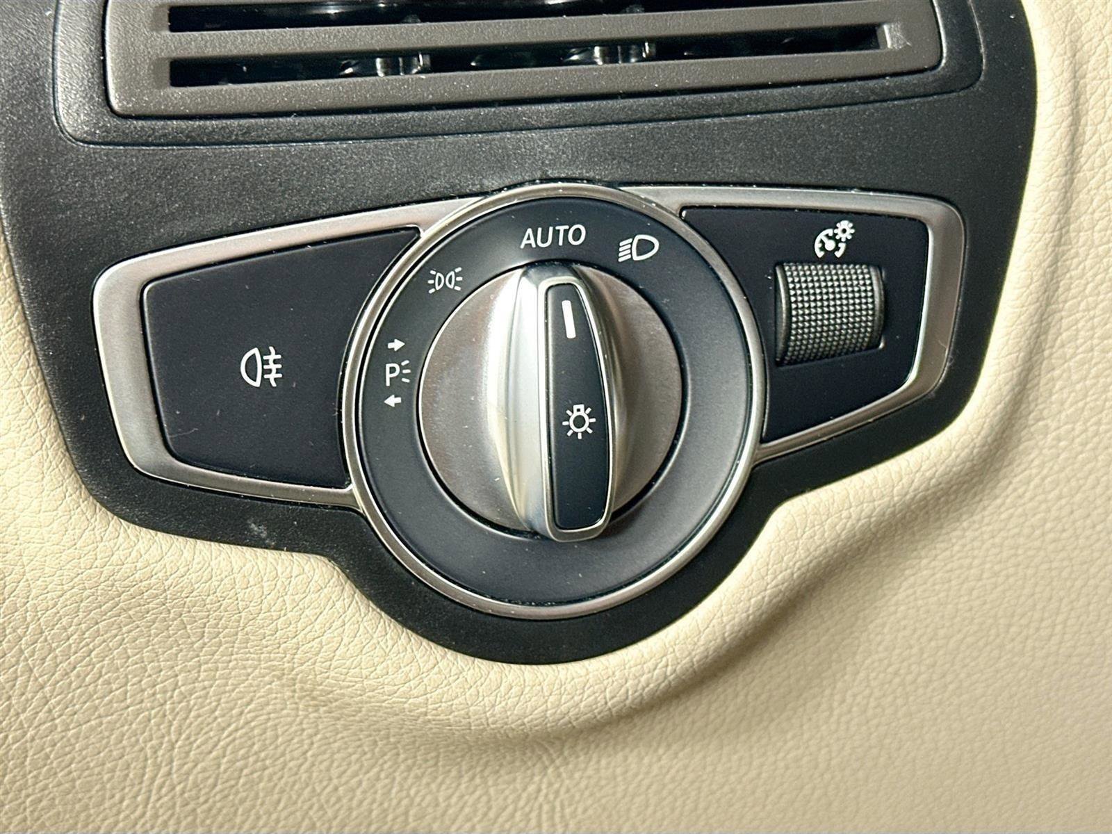 Certified 2022 Mercedes-Benz GLC 300 4MATIC image 10