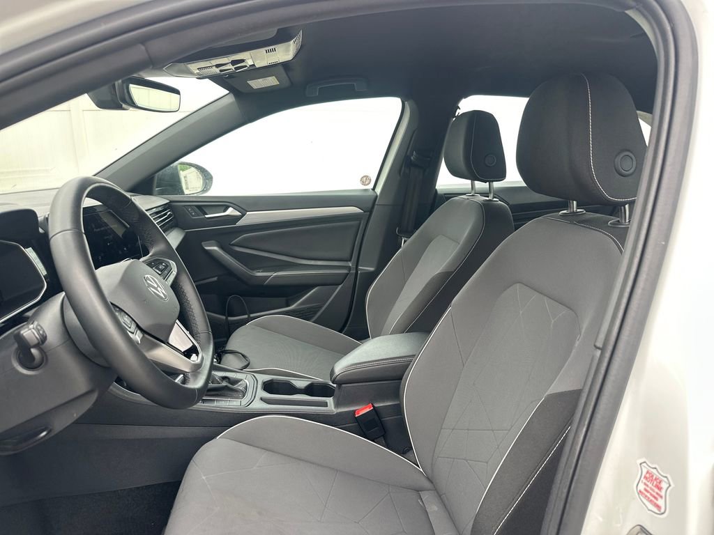 Used 2025 Volkswagen Jetta Sport FWD image 10