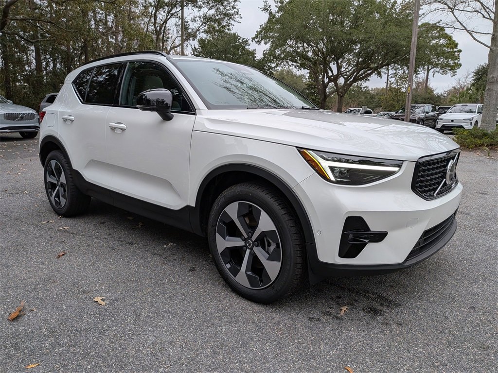 New 2026 Volvo XC40 B5 Plus w/ Protection Package Premier video 2
