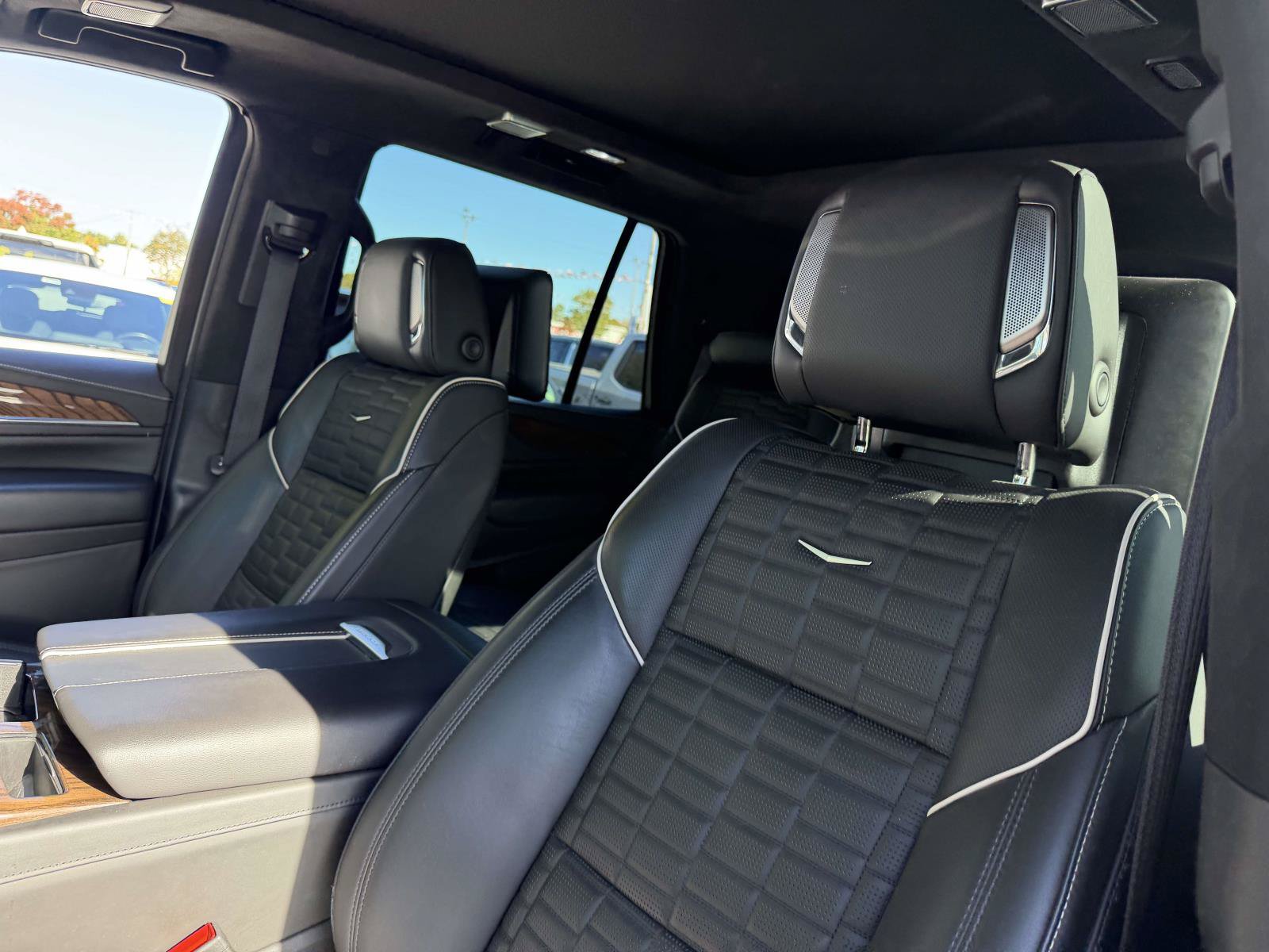 Used 2023 Cadillac Escalade Sport Platinum w/ LPO, ONYX Package AWD/4WD image 10