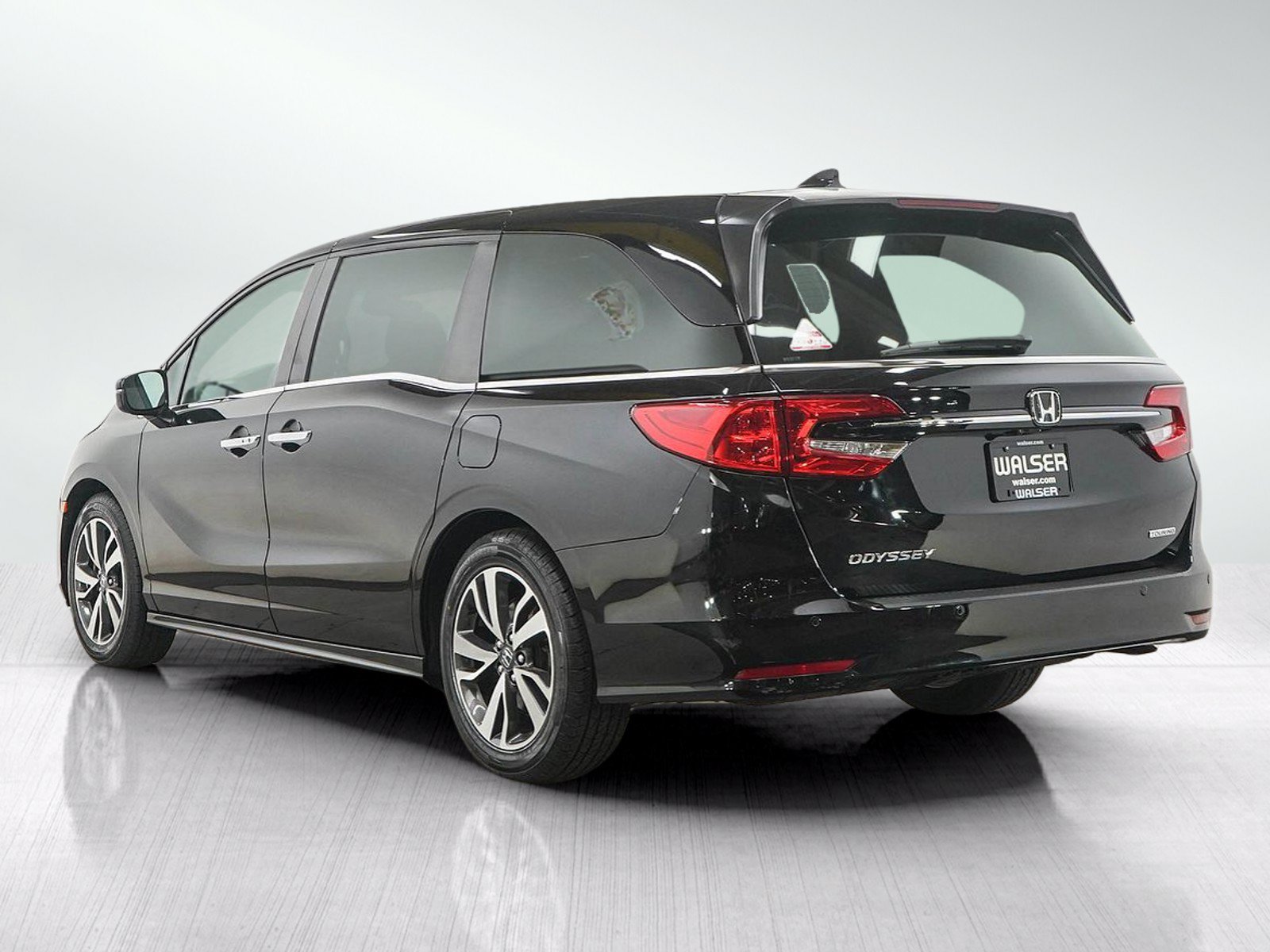 Used 2023 Honda Odyssey Touring image 3