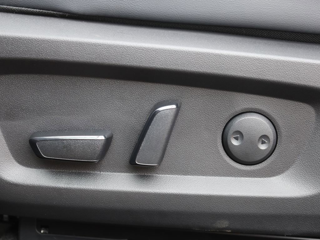 New 2025 Mitsubishi Outlander SE image 32