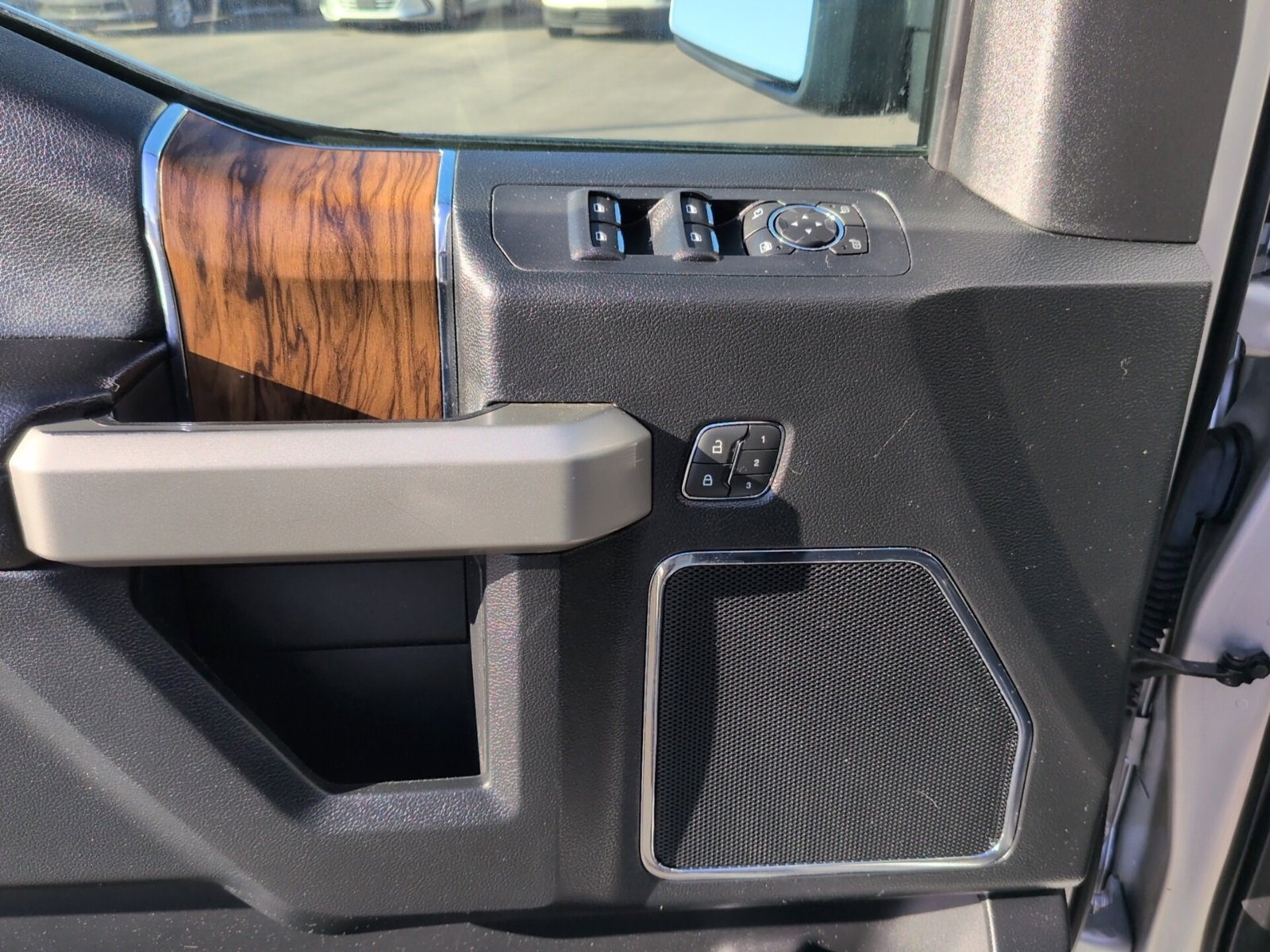 Used 2018 Ford F150 Lariat image 18