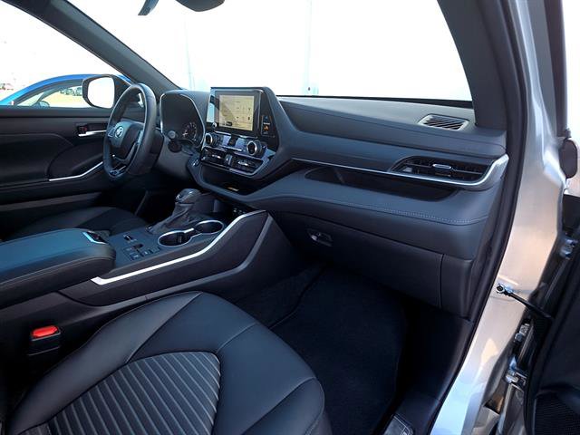 Used 2023 Toyota Highlander XSE FWD image 15