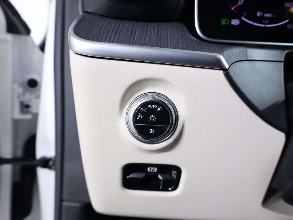 Certified 2026 Mercedes-Benz C 300 4MATIC Sedan image 17