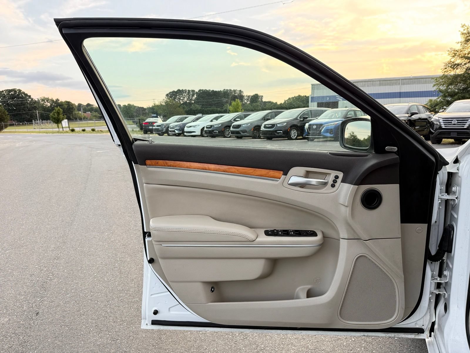 Used 2014 Chrysler 300 C RWD image 18