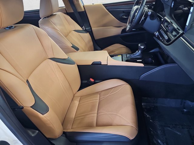 Certified 2025 Lexus ES 300h Ultra Luxury w/ Accessory Package (Z2) image 10