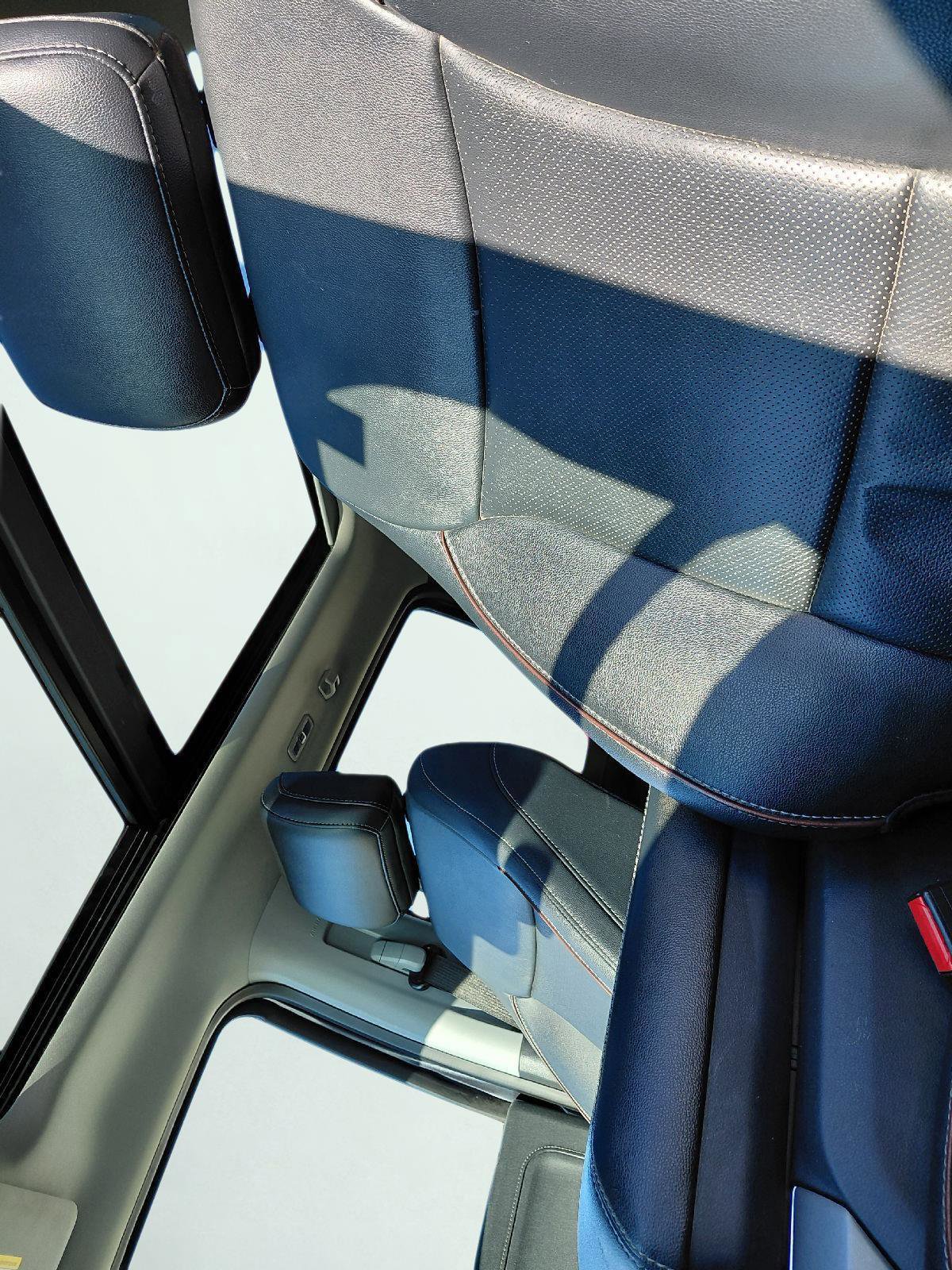 Used 2022 Ford F150 Lariat w/ Equipment Group 502A High image 9