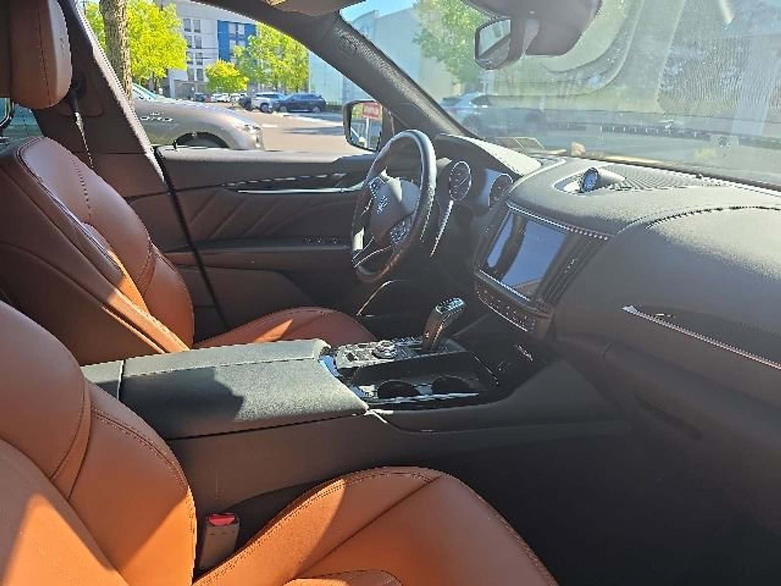 Certified 2023 Maserati Levante GT AWD/4WD image 5