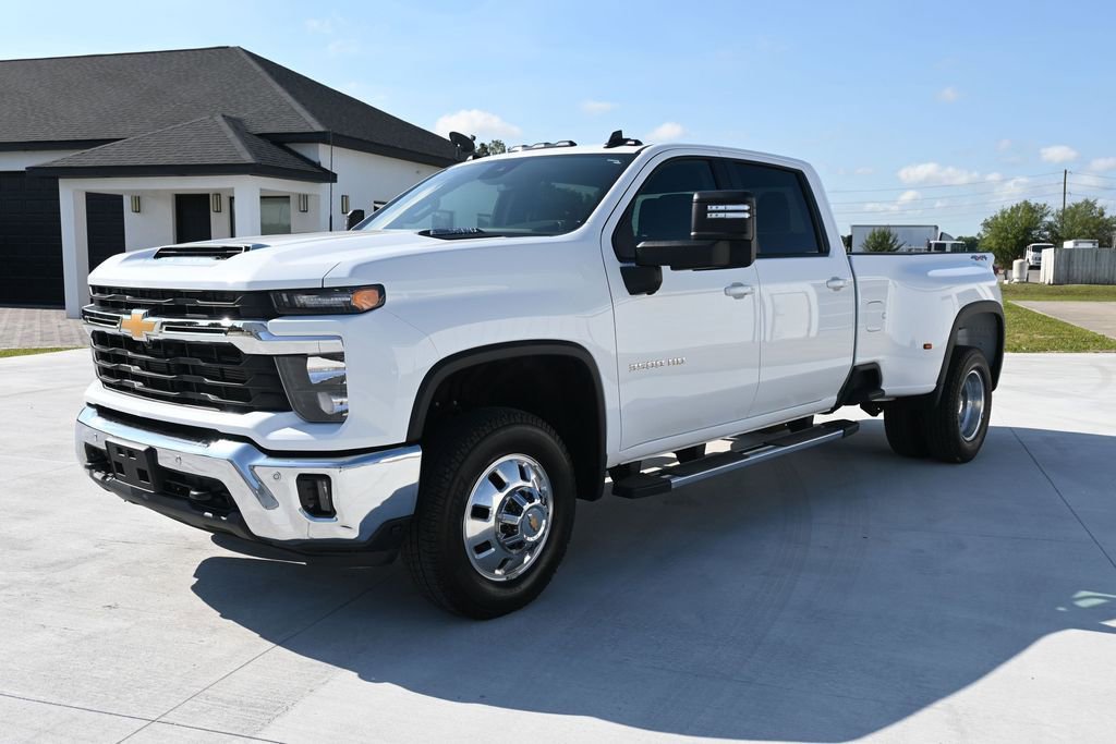 Used 2025 Chevrolet Silverado 3500 LT w/ Safety Package AWD/4WD image 8
