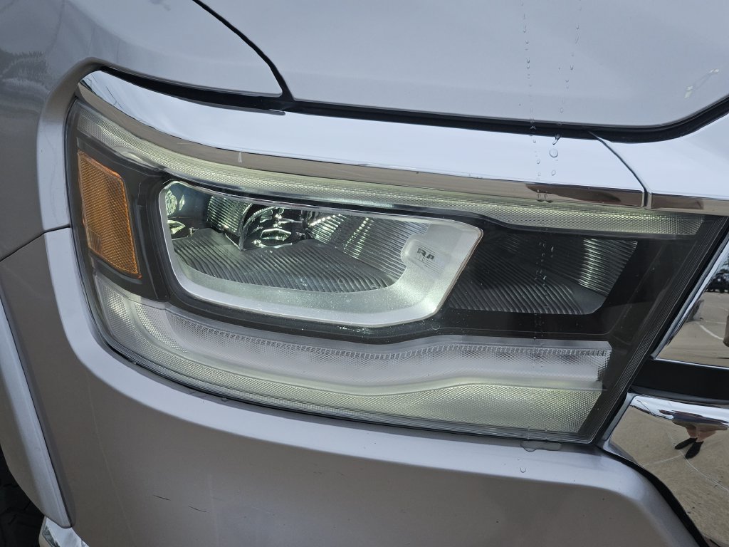 Used 2019 RAM 1500 Laramie AWD/4WD image 9