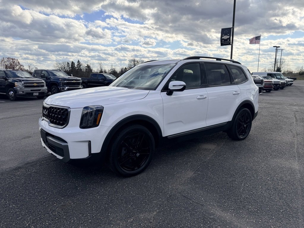 Used 2023 Kia Telluride EX X-Line image 3