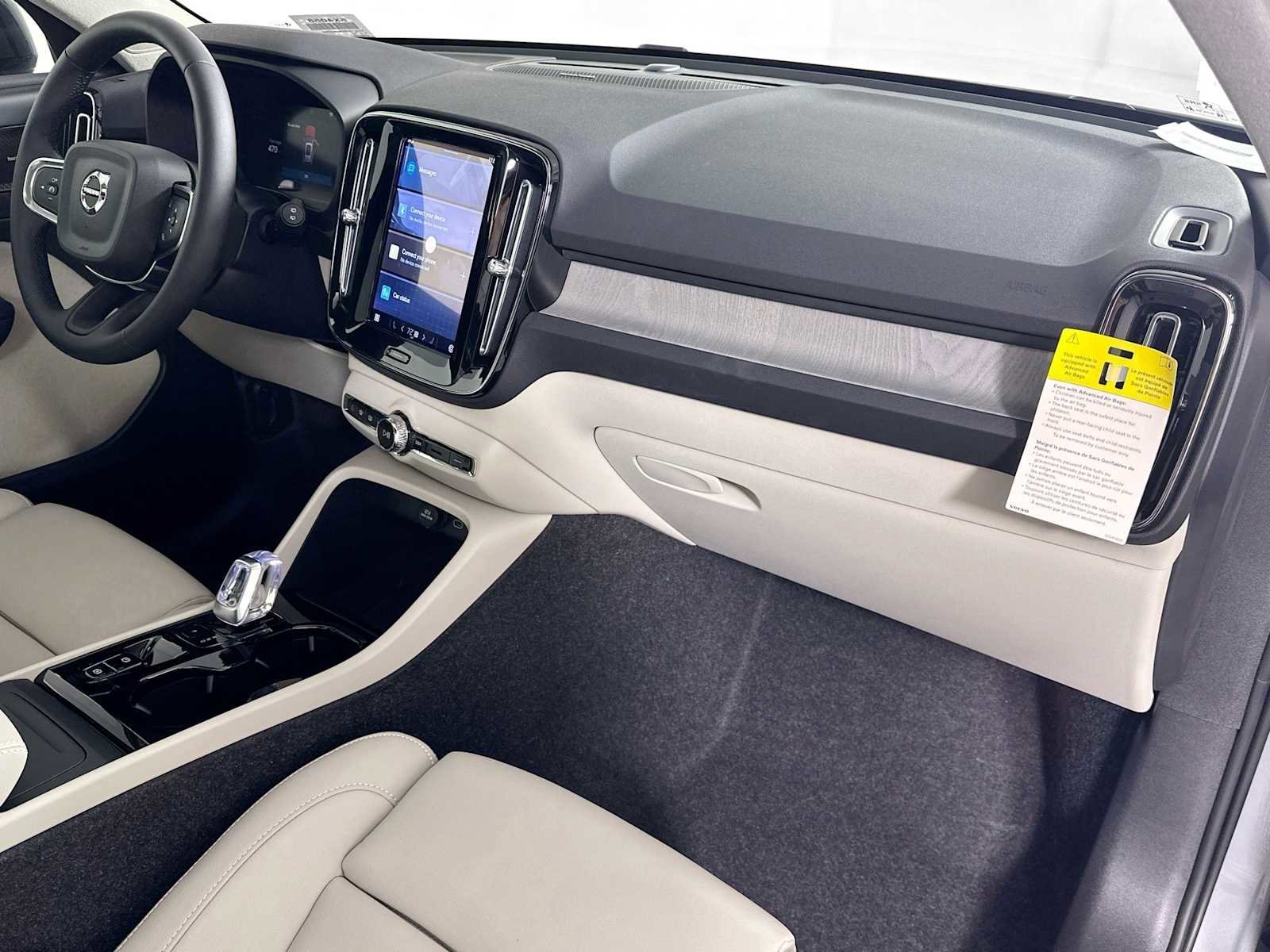 Used 2025 Volvo XC40 B5 Ultra w/ Protection Package image 27