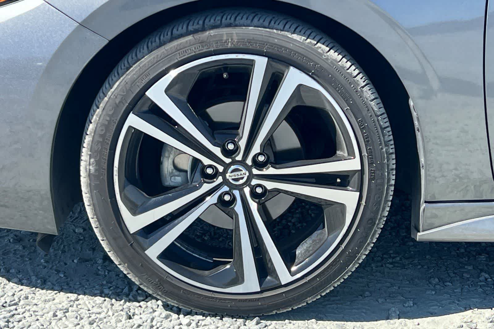 Used 2021 Nissan Sentra SR FWD image 12